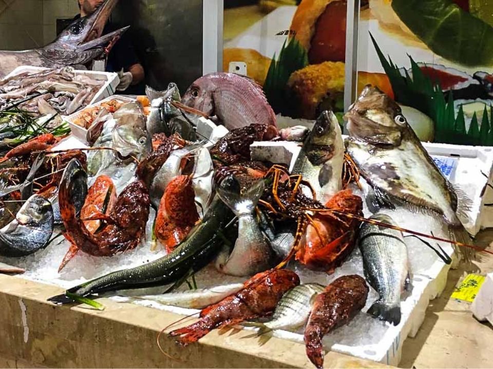 Bancarelle di pesce del Mercato di San Benedetto di Cagliari