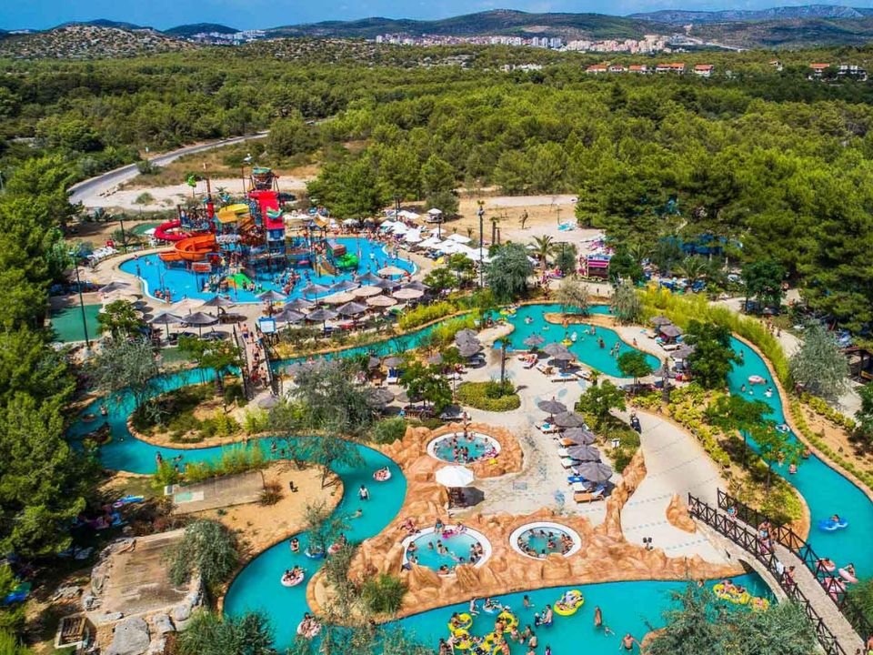 Attività in famiglia nel Sud Sardegna Visita al Parco Acquatico Diverland