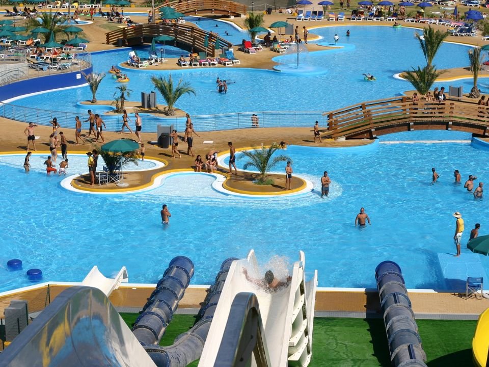 Attività in famiglia nel Sud Sardegna Visita al Parco Acquatico Diverland