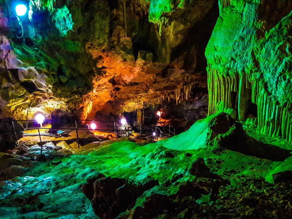 Attività in famiglia nel Sud Sardegna Visita alle Grotte di Is Zuddas